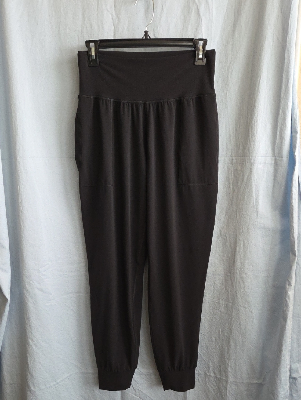 G479. Athleta Salutation Jogger in Black - Size M